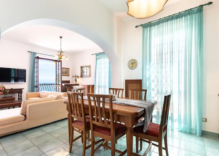 Hostdomus-villa * Noli